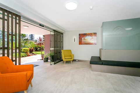 Surfers Beachside Holiday Apartments - Dentist Find 2