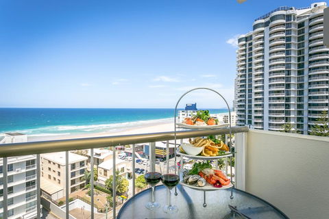 Surfers Beachside Holiday Apartments - Dentist Find 0