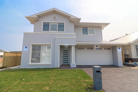 Surfers Paradise At Catherine Hill Bay - Dentist Search 1