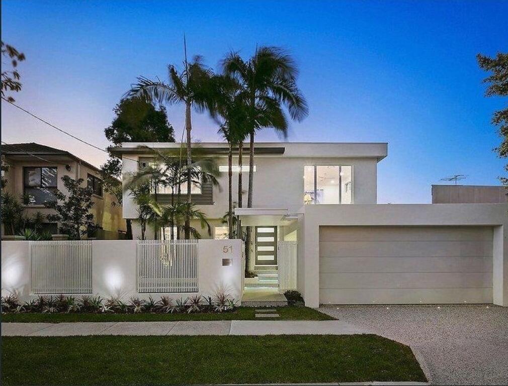 Surfers Paradise Holiday Home Almalfi Drive