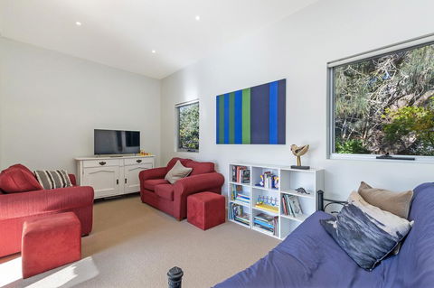 Surfs Up - Fresh And Modern East Beach Home - Dentist Find 3