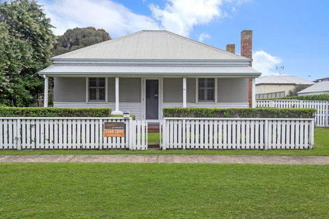 Surfs Up - Fresh And Modern East Beach Home - Dentist Find 0