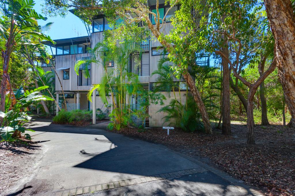 Surfside Beach House 17 - Rainbow Shores Swimming pool 2 minute walk to beach air conditioning relax here