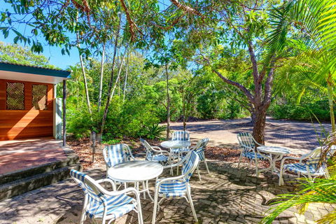 Surfside Beach House 17 - Rainbow Shores, Swimming Pool, 2 Minute Walk To Beach, Air Conditioning, Relax Here - Dentist Find 2