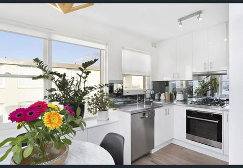 SurfSide Escape In Coogee - Dentist Find 0