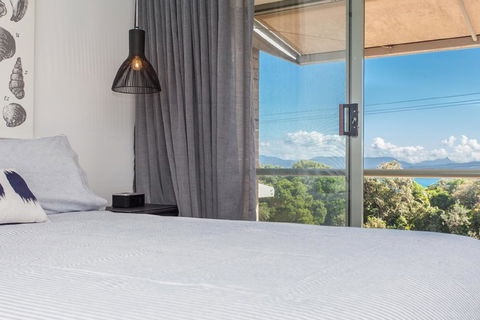 Surfside6 @ James Cook - Clarkes Beach - Dentist Find 2
