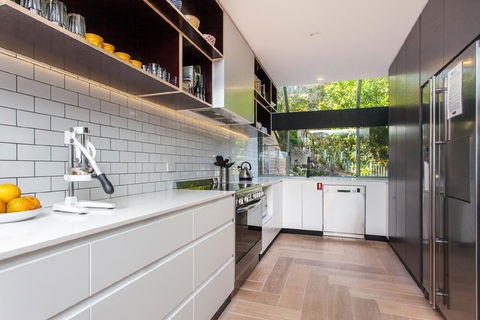 Surfside6 @ James Cook - Clarkes Beach - Dentist Find 3