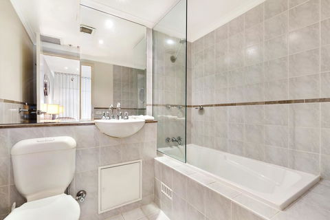 Surry Hills Modern One Bedroom Apartment (310GOUL) - Dentist Search 3