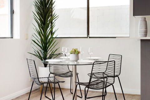 Surry Hills Modern Self-Contained One-Bedroom Apartment (19 FOV) - Dentist Find 2