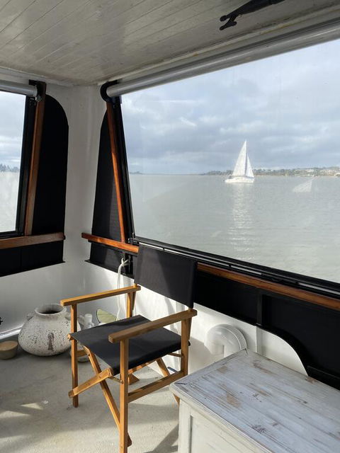 Swamp Fox Luxury 2BR Dutch Barge - Dentist Find 3