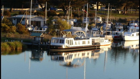 Swamp Fox Luxury 2BR Dutch Barge - Dentist Search 0