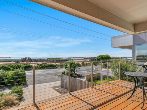 Swan Bay Lookout - Dentist Find 2