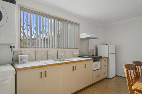 SWANSEA VILLAS - Dentist Find 3