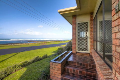 Swimmers' Rest - Uninterrupted Panoramic Ocean Views - Dentist Search 0