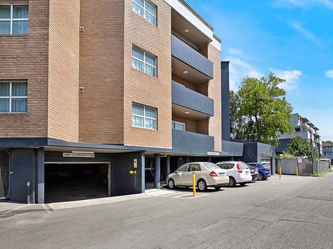 Sydney Airport Suites - Dentist Find 3