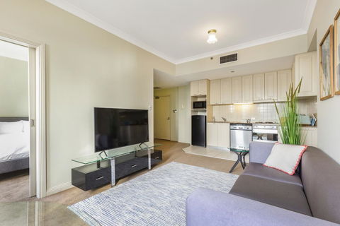 Sydney CBD 1 Bedroom Self-Contained Apartment With Spectacular Sydney Harbour View (1312 BRG) - Dentist Search 1