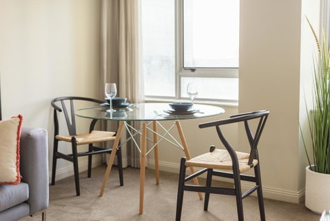 Sydney CBD 1 Bedroom Self-Contained Apartment With Spectacular Sydney Harbour View (1312 BRG) - Dentist Search 3