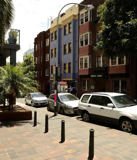 Sydney Central Backpackers - Dentist Find 3