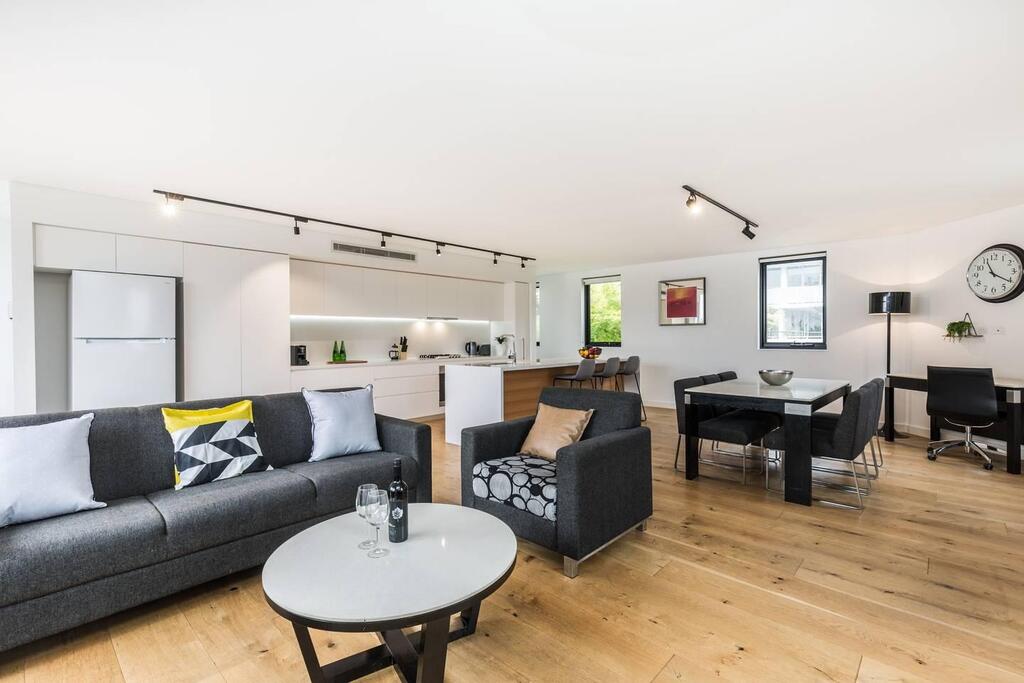 Sydney Townhouse with Parking and Deck