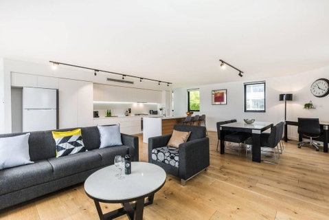 Sydney Townhouse With Parking And Deck - Dentist Find 0