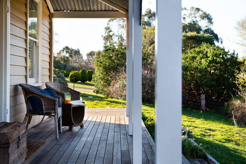 Table Hill Cottage - Dentist Find 2