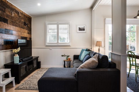 Table Hill Cottage - Dentist Find 3