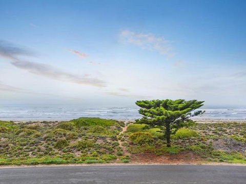 Tahren Beachfront Shack - Dentist Find 3