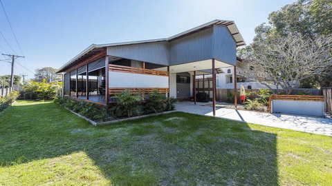 Tai's Hideaway - Dentists Australia 0