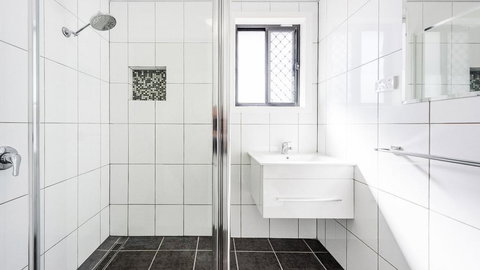 Tai's Hideaway - Dentists Australia 3