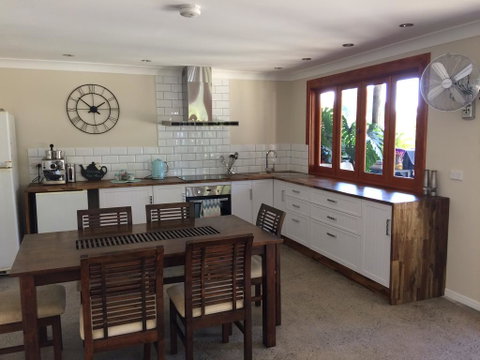 TAKURA HEIGHTS Modern Country Apartment With Pool Access - Dentist Find 0