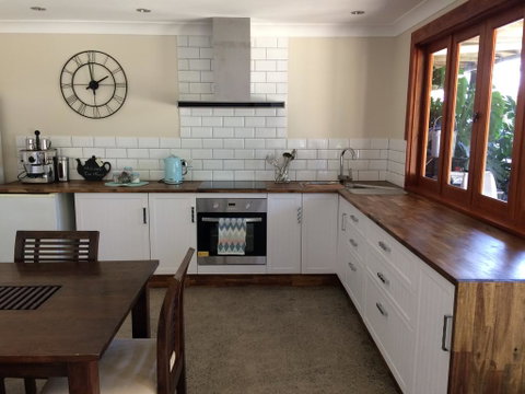 TAKURA HEIGHTS Modern Country Apartment With Pool Access - Dentist Find 2