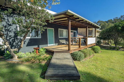 Tallowood Beachfront Cottage - Dentist Search 0