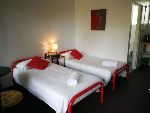 Tamar Cove Motel - Dentist Find 3