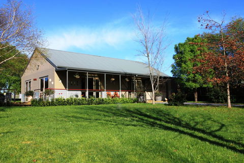 Tamar Valley Farm Stay - Dentist Find 0