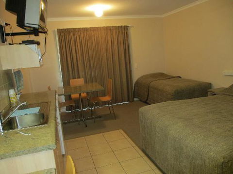 Tambo Mill Motel & Caravan Park - Dentists Australia 3