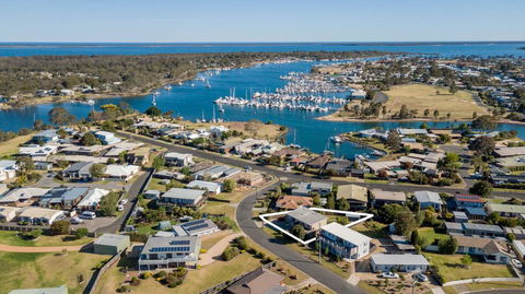Tanjil - A Stroll From The Water In Paynesville - Dentist Find 0