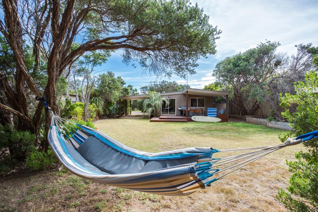 Tasman Surf House - so close to the beach