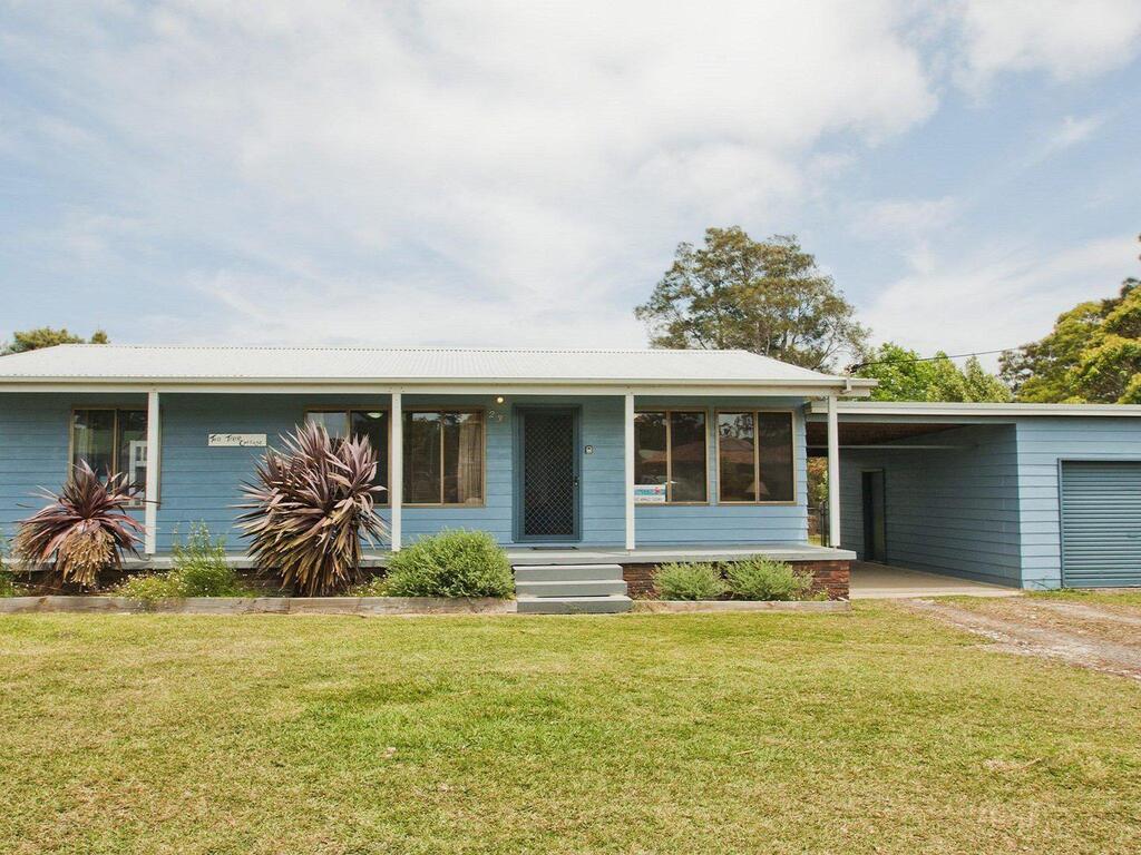 Tea Tree Cottage - great yard for pets and kids