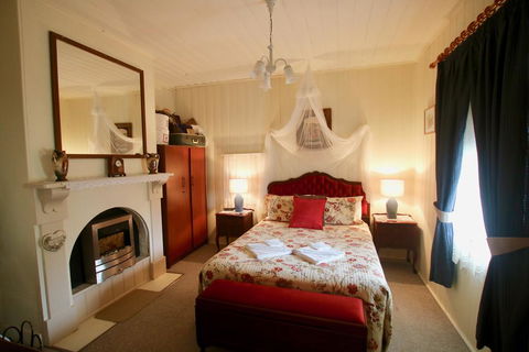 Tenterfield Historic C1895 Cottage - Dentist Find 2