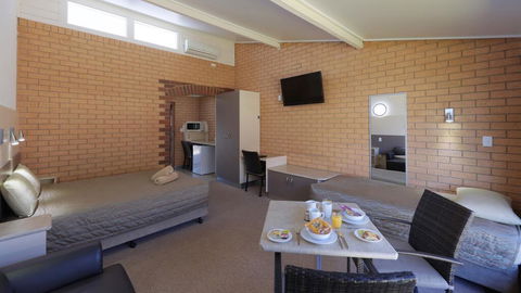 Tenterfield Motor Inn - Dentist Find 3