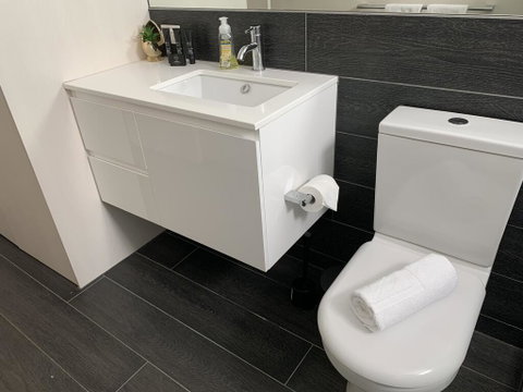 Terrace Living With Bay Views - Dentist Find 1