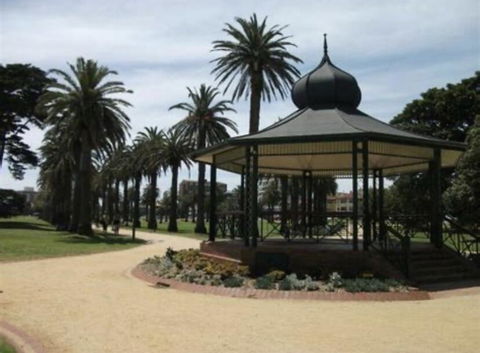 Terrace Living With Bay Views - Dentist Search 2