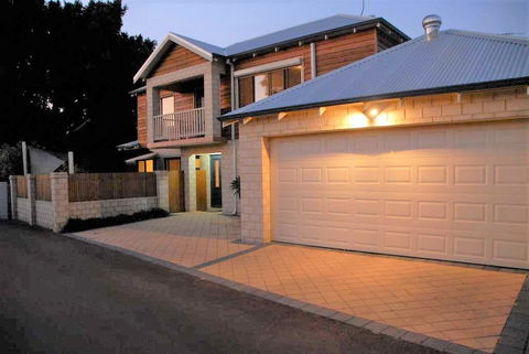 Terrific Townhouse - Dentist Find 1