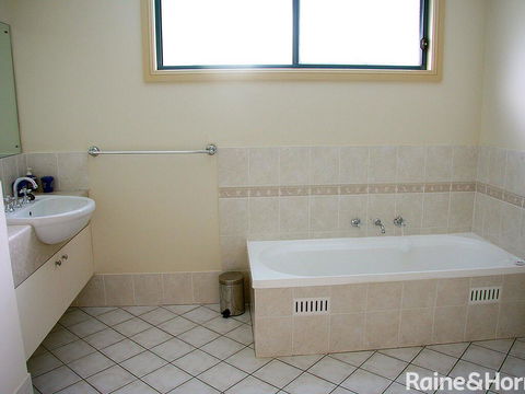 Terrigal Gem - 3/9 Auld Street, Terrigal - Dentist Find 3
