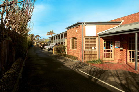 The Admiral Motor Inn - Dentist Find 3