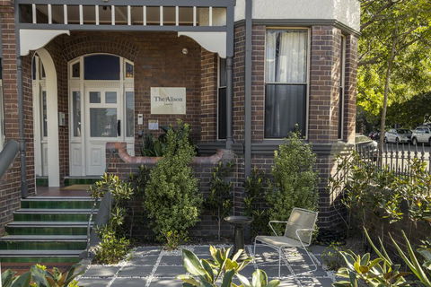 The Alison Randwick - Dentist Find 1