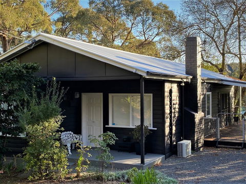 The Apple Tree - Dentist Search 0