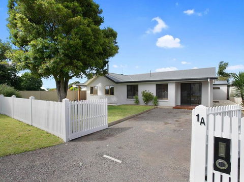 THE ASHMAN HOUSE - Modern And Close To Town - Dentist Find 0
