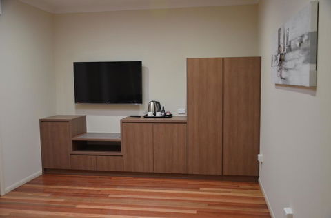 The Australian Hotel Motel - Dentist Find 3