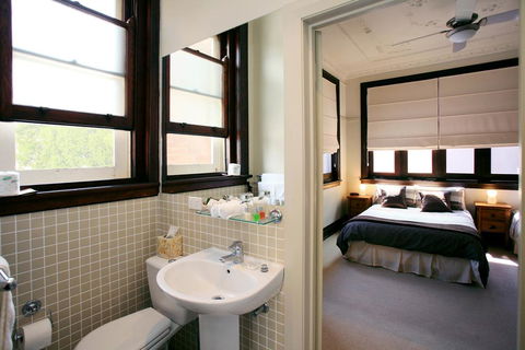 The Bank Guesthouse - Dentist Search 0